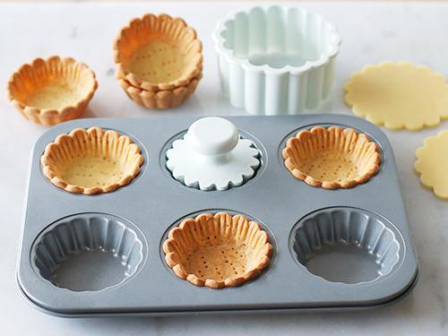 家庭で菓子作りができる「タルト型用押し型セット」